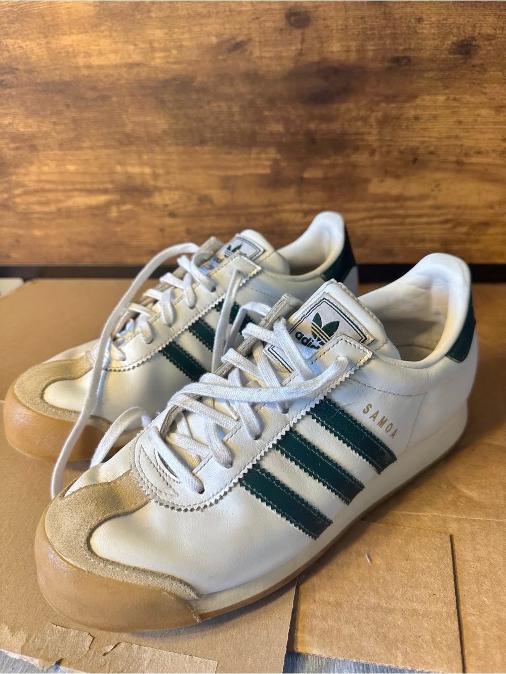 Adidas Samoa 6.5 White Green Suede Low Top Lace Up Cushioned Gum Leather AIF7166